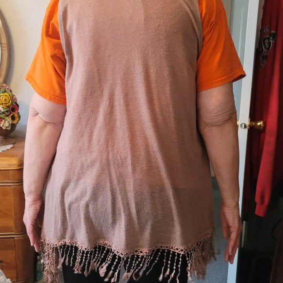 ROOMMATES light weight vest with fringe - Picture 6 of 7